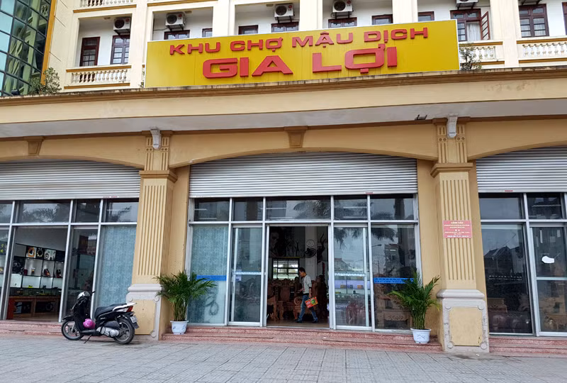 Điểm mua sắm Gia Lợi, Địa chỉ: số 13 Đại lộ Hòa Bình, Phường Trần Phú, bị thu hồi Quyết định số 3603/QĐ-UBND ngày 8-8-2016 của UBND TP Móng Cái về công nhận đạt chuẩn đón khách du lịch.