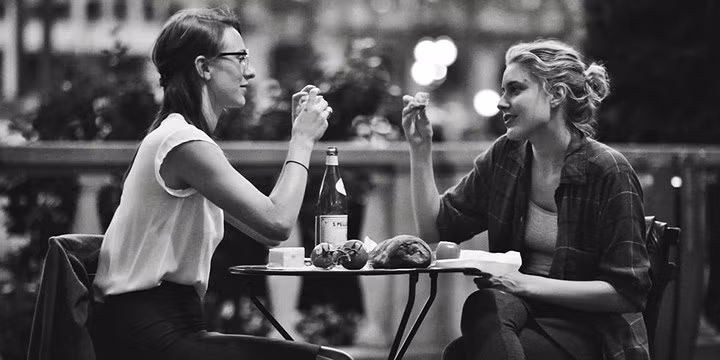  3. Frances Ha: Điểm lãng mạn nhất trong bộ phim là mối quan hệ giữa Frances (Greta Gerwig) và bạn thân Sophie. Sau khi Sophie dọn ra khỏi căn hộ chung của hai người, Frances rơi vào trạng thái cô đơn và lạc lõng trong các mối quan hệ của mình.