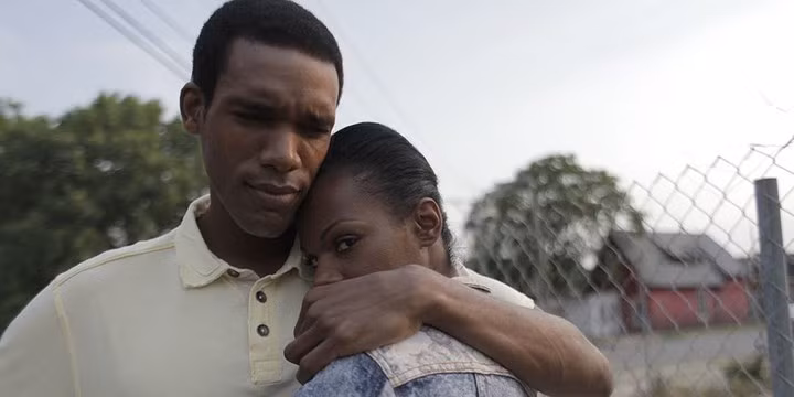  9. Southside with You: Bộ phim kể về buổi hẹn hò năm 1989 của cựu Tổng thống Barrack Obama và Michelle Robinson. Ông Obama lúc bấy giờ chỉ là một chàng nhân viên luật. Còn bà Michelle Robinson là luật sư tại hãng Sidley Austin (Chicago). Bộ phim khắc họa cựu Tổng thống và phu nhân Mỹ như những con người bình thường với một câu chuyện tình yêu vô cùng ngưỡng mộ.