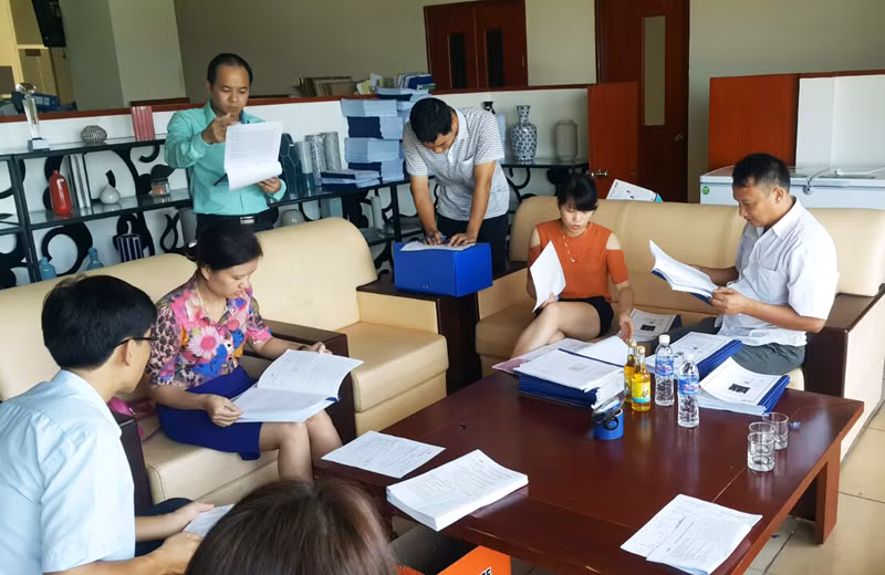 Ban Tổ chức đang tiếp nhận sản phẩm tham gia dự thi của các địa phương