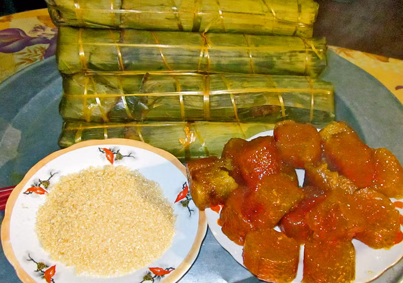Bánh gio Quảng Yên với vị thơm, màu hồng mật hấp dẫn.