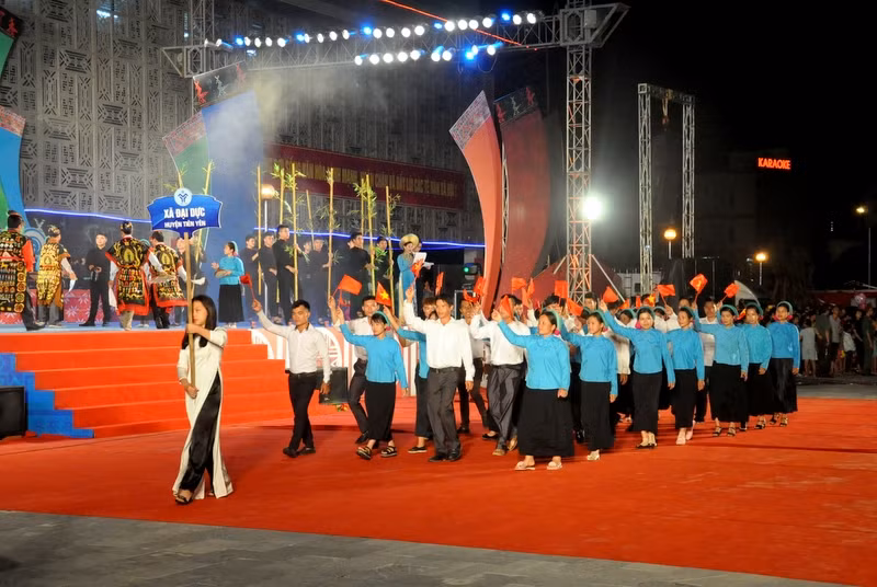 Lễ khai mạc khép lại với màn diễu hành nghệ thuật - biểu dương lực lượng của các đơn vị tham gia 