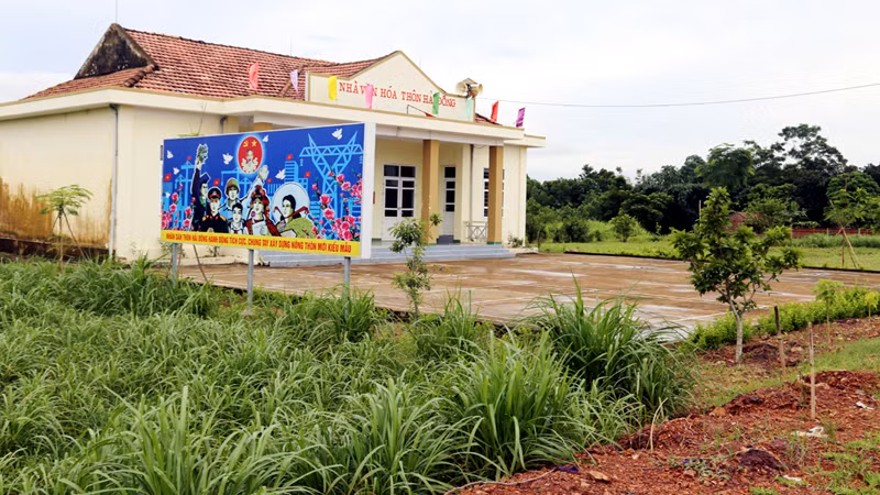 Nhà Văn hoá thôn Hải Đông, xã Quảng Thành, được xây dựng khang trang sạch đẹp.