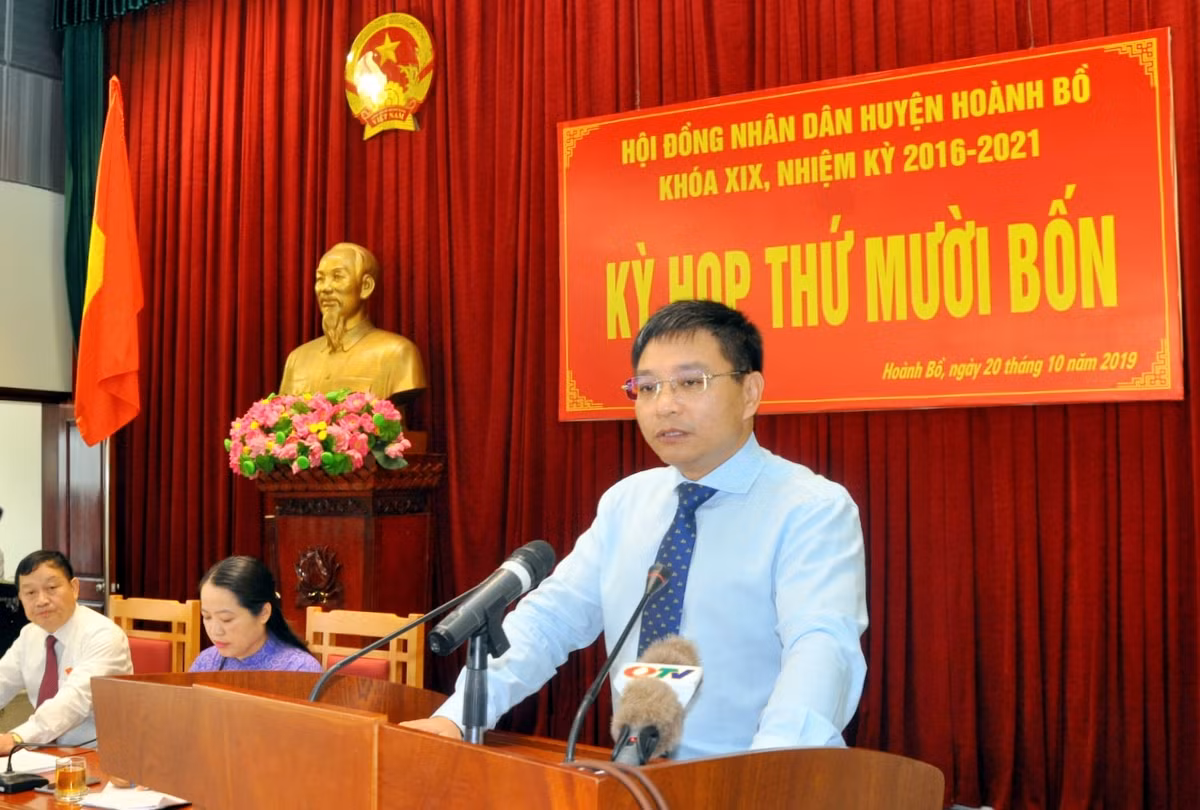 Tại huyện Hoành Bồ, đồng chí Nguyễn Văn Thắng, Phó Bí thư Tỉnh ủy, Chủ tịch UBND tỉnh, dự và chỉ đạo kỳ họp.