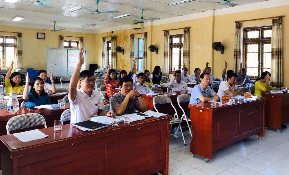 Các đại biểu phường Hà Tu nhất trí tán thành