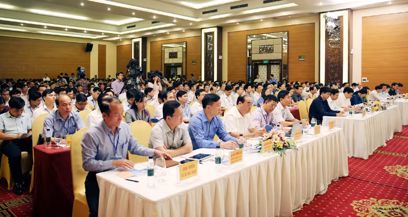 Hội nghị bồi dưỡng, triển khai nhiệm vụ trọng tâm đối với cán bộ chủ chốt cơ sở của tỉnh.
