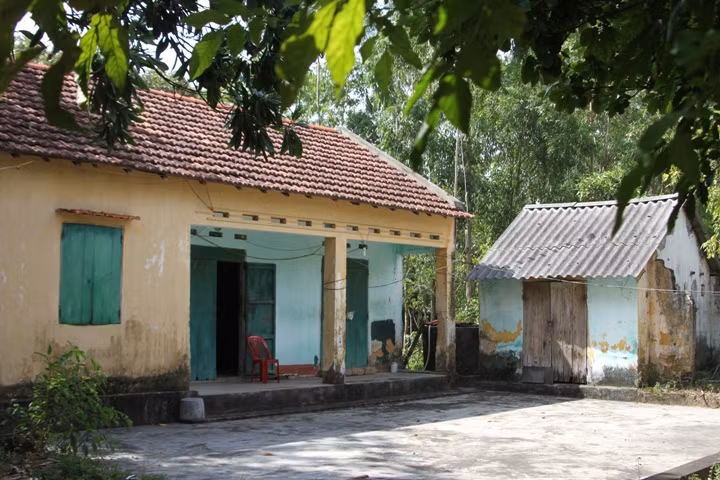 Ngôi nhà xưa trên mảnh đất mà Anh hùng Nguyễn Văn Thuần đã sinh sống thời niên thiếu. Ngôi nhà xưa trên mảnh đất mà Anh hùng Nguyễn Văn Thuần đã sinh sống thời niên thiếu.