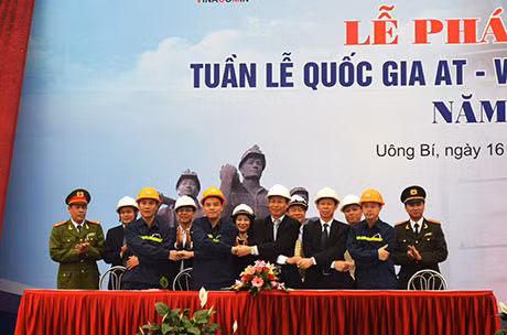 Các đơn vị của Công ty TNHH MTV Than Uông Bí ký cam kết ATLĐ - PCCN
