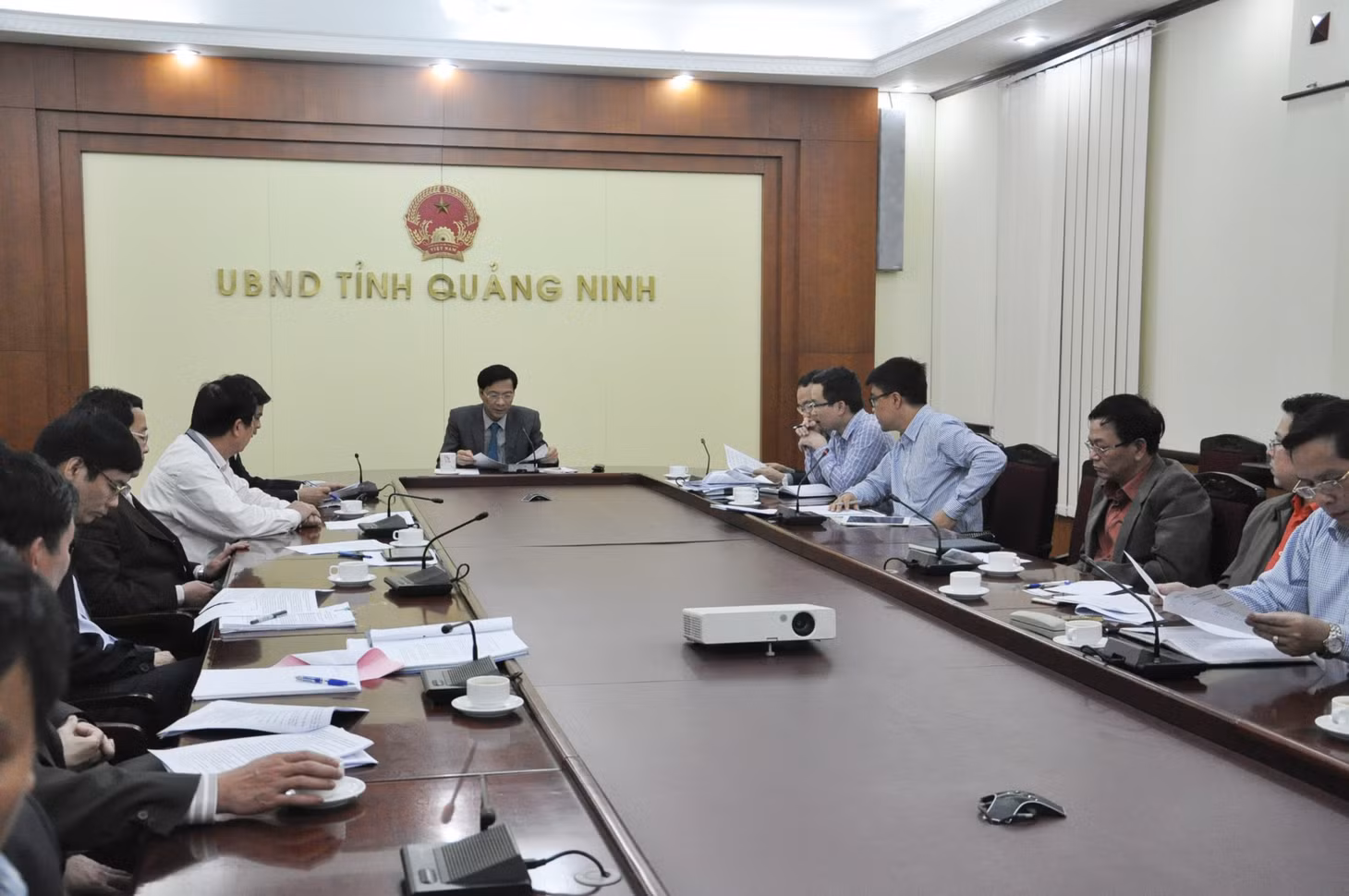 Quang cảnh cuộc họp.