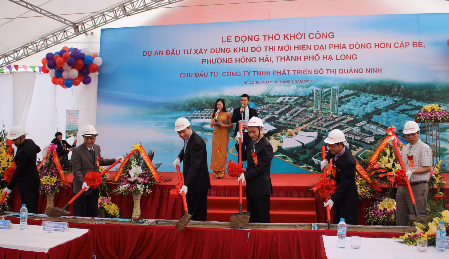 Các đại biểu làm lễ động thổ dự án