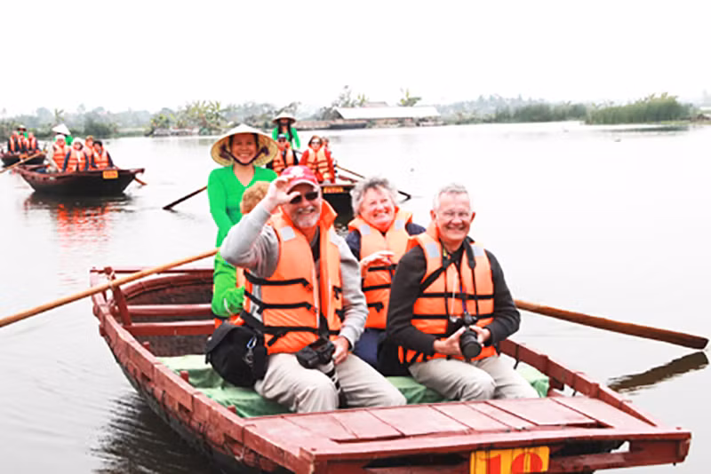 Từ năm 2014 một số hãng lữ hành đã mở các gói sản phẩm đưa du khách nước ngoài đến thăm Quảng Yên, tuy nhiên hiện nay thì không còn được duy trì thường xuyên. Ảnh Ngô Đình Dũng