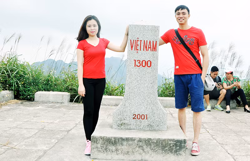 Cột mốc biên giới 1300 thuộc tỉnh Lạng Sơn, cũng là ngã ba tiếp giáp 3 tỉnh Lạng Sơn, Quảng Ninh với tỉnh Quảng Tây, Trung Quốc.