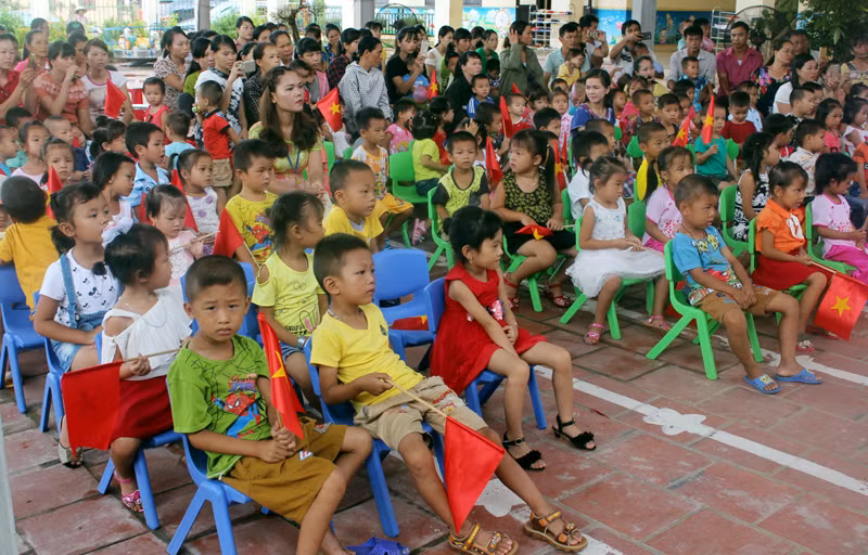 Các bé mầm non Trường Mầm non Bình Dân náo nức bước vào năm học mới