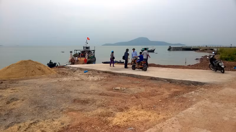 Hạ tầng bến phà góp phần giúp người dân lên xuống phà thuận tiện