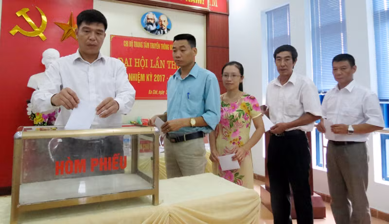 Tổng Bí thư Nguyễn Phú Trọng khi đến thăm và làm việc tại Quảng Ninh (tháng 4/2016) đã đánh giá rất cao những đổi mới trong công tác xây dựng Đảng, hệ thống chính trị của tỉnh.
