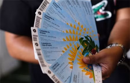 Vé chung két World Cup trên chợ đen có giá lên tới 420 triệu đồng.
