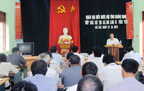 ĐBQH Trần Văn Minh tiếp xúc cử tri tại xã Điền Xá (Tiên Yên).