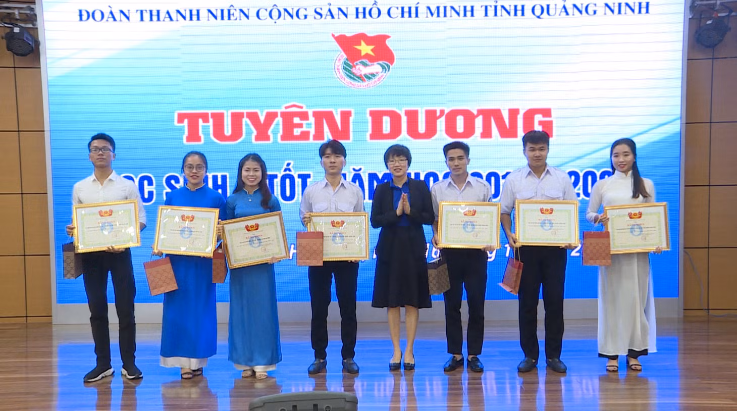cho sinh viên.