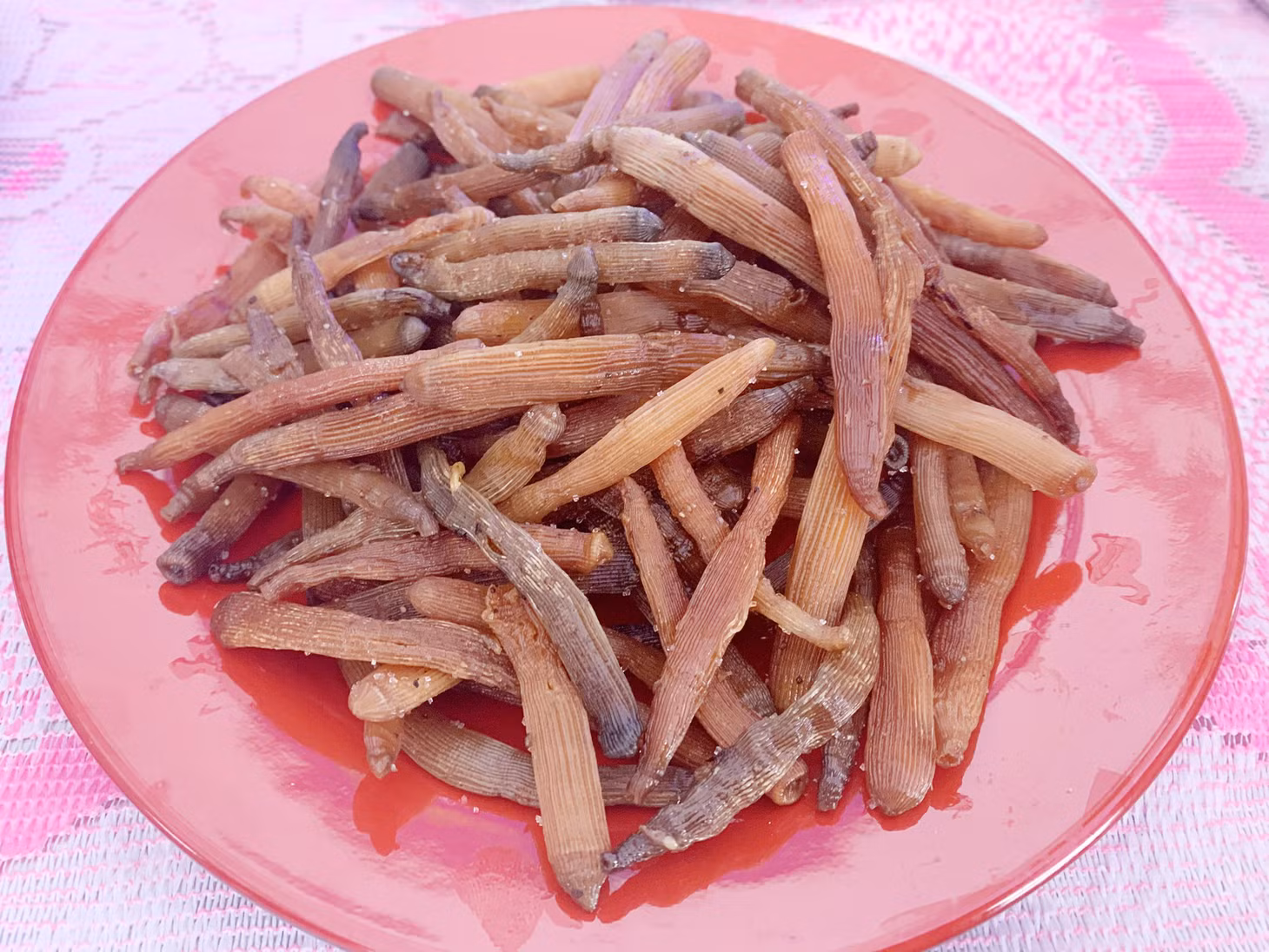 Sá sùng khô được rang qua mỡ, thành món ăn ngon, hấp dẫn.
