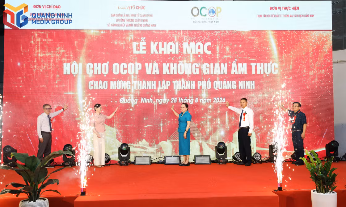 Khai mạc Hội chợ OCOP và Không gian ẩm thực chào mừng thành lập thành phố Quảng Ninh