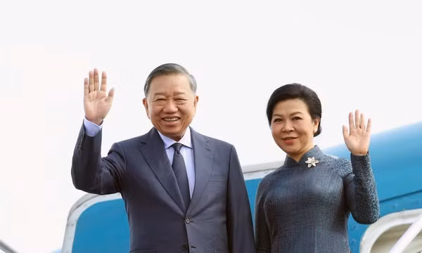 Tổng Bí thư, Chủ tịch nước Tô Lâm và Phu nhân rời Hà Nội, lên đường thăm Liên bang Nga và Cộng hòa Pháp. Ảnh: TTXVN