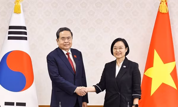 Chủ tịch Quốc hội Trần Thanh Mẫn hội kiến Thủ tướng Hàn Quốc Han Seong Sook. (Ảnh: Doãn Tấn/TTXVN) 
