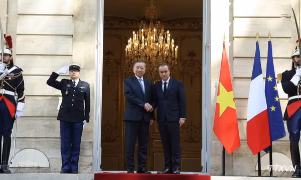 Tổng Bí thư, Chủ tịch nước Tô Lâm hội kiến Thủ tướng Pháp Sébastien Lecornu. (Ảnh: TTXVN) 