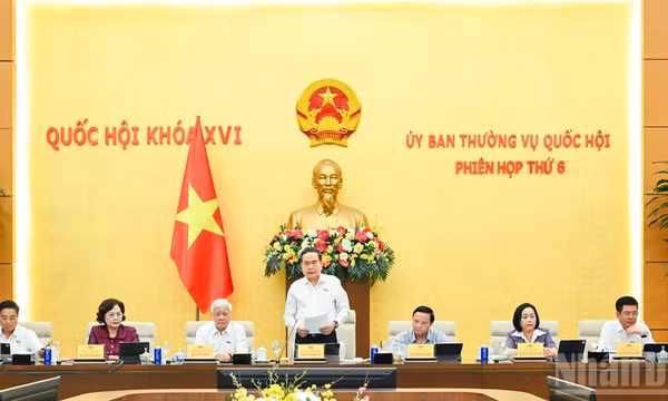 Chủ tịch Quốc hội Trần Thanh Mẫn phát biểu khai mạc phiên họp. (Ảnh: DUY LINH)
