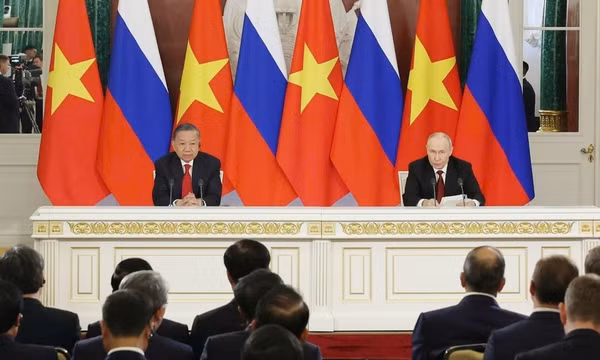 Tổng Bí thư, Chủ tịch nước Tô Lâm và Tổng thống Nga Vladimir Putin họp báo chung. (Ảnh: Thống Nhất/TTXVN) 