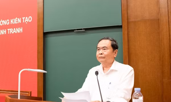 Đồng chí Trần Thanh Mẫn, Ủy viên Bộ Chính trị, Chủ tịch Quốc hội đã trao đổi và truyền đạt chuyên đề cho các học viên Lớp bồi dưỡng, cập nhật kiến thức đối với Ủy viên Trung ương Đảng khóa XIV. (Ảnh: LÂM HIỀN)