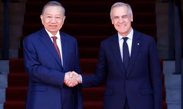 Tổng Bí thư, Chủ tịch nước Tô Lâm và Thủ tướng Canada Mark Carney. (Ảnh: TTXVN)