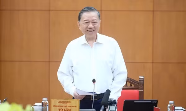 Tổng Bí thư, Chủ tịch nước Tô Lâm phát biểu chỉ đạo tại cuộc làm việc với Ban Tổ chức Trung ương và các cơ quan liên quan về tình hình triển khai xây dựng Đề án sơ kết 5 năm thực hiện Nghị quyết số 28-NQ/TW. (Ảnh: ĐĂNG KHOA)