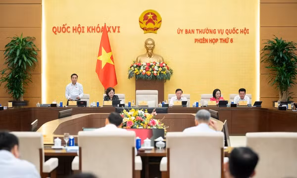 Phó Chủ tịch Quốc hội Nguyễn Doãn Anh điều hành phiên họp. (Ảnh: DUY LINH)