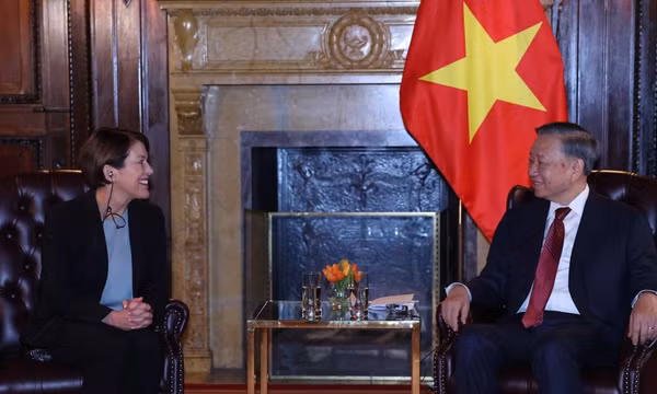 Tổng Bí thư, Chủ tịch nước Tô Lâm tiếp Giáo sư Sarah Anne Soule, Hiệu trưởng Trường Kinh doanh Standford, thuộc Đại học Stanford (Hoa Kỳ). (Ảnh: Thống Nhất/TTXVN) 