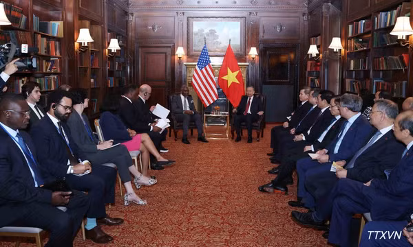 Tổng Bí thư, Chủ tịch nước Tô Lâm tiếp Hạ nghị sĩ Gregory Meeks, thành viên cao cấp Ủy ban Đối ngoại, Ủy ban Dịch vụ tài chính Hạ viện cùng một số Hạ nghị sĩ khác của Hoa Kỳ. (Ảnh: TTXVN)