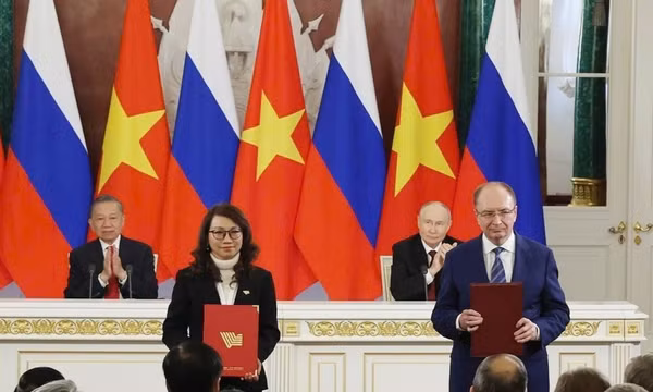 Tổng Bí thư, Chủ tịch nước Tô Lâm và Tổng thống Nga Vladimir Putin chứng kiến Lễ trao các văn kiện hợp tác giữa Việt Nam-Liên bang Nga