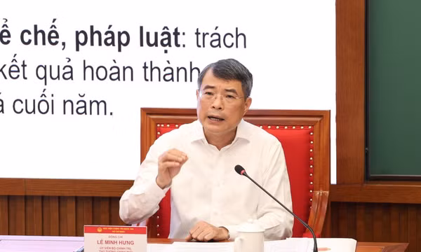 Thủ tướng Chính phủ Lê Minh Hưng trao đổi tại chương trình. (Ảnh: LẠI HOA)