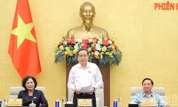 Chủ tịch Quốc hội Trần Thanh Mẫn phát biểu bế mạc Phiên họp thứ 6 của Ủy ban Thường vụ Quốc hội. (Ảnh: DUY LINH)