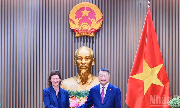 Thúc đẩy thị trường chứng khoán Việt Nam phát triển minh bạch, hiệu quả, tiệm cận chuẩn mực quốc tế