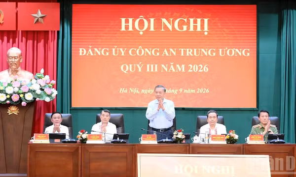 Tổng Bí thư, Chủ tịch nước Tô Lâm và các đồng chí Ủy viên Bộ Chính trị, Ủy viên Thường vụ Đảng ủy Công an Trung ương chủ trì Hội nghị. (Ảnh: ĐĂNG KHOA) 