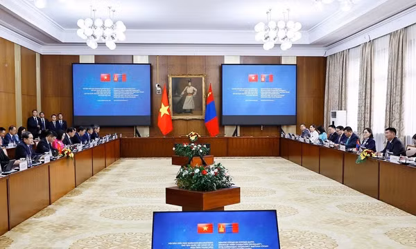 Chủ tịch Quốc hội Trần Thanh Mẫn và Chủ tịch Quốc hội Mông Cổ Sandag Byambatsogt tiến hành hội đàm. (Ảnh: Doãn Tấn/TTXVN) 
