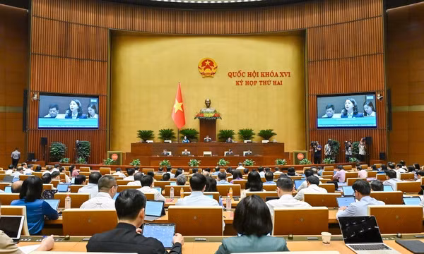 Phiên họp toàn thể tại hội trường Diên Hồng, kỳ họp thứ hai của Quốc hội. (Ảnh: THỦY NGUYÊN) 