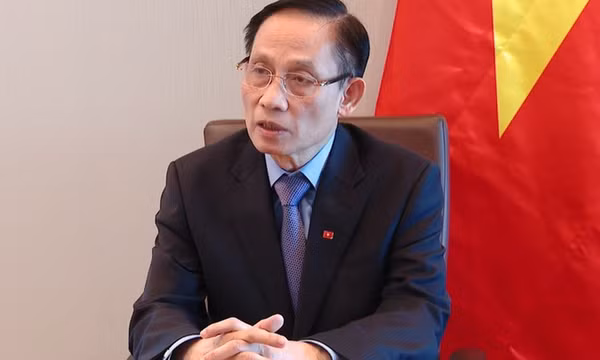 Bộ trưởng Bộ Ngoại giao Lê Hoài Trung trả lời phỏng vấn báo chí - Ảnh: BNG 