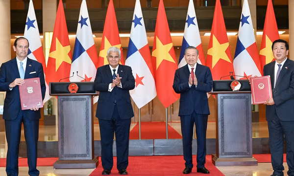 Tổng Bí thư, Chủ tịch nước Tô Lâm và Tổng thống Panama chứng kiến Lễ trao các văn kiện hợp tác - Ảnh: chinhphu.vn/Nhật Bắc