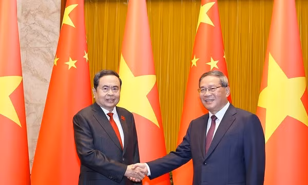 Chủ tịch Quốc hội Trần Thanh Mẫn hội kiến Thủ tướng Trung Quốc Lý Cường. (Ảnh: TTXVN) 