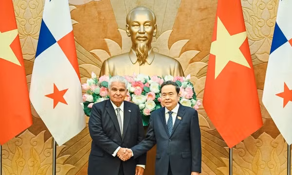 Chủ tịch Quốc hội Trần Thanh Mẫn và Tổng thống Panama José Raúl Mulino. (Ảnh: DUY LINH) 