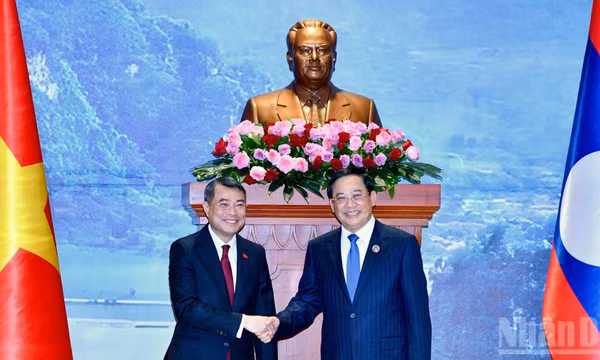 Thủ tướng Chính phủ Lê Minh Hưng và Chủ tịch Quốc hội Lào Sonexay Siphandone. (Ảnh: THANH GIANG) 