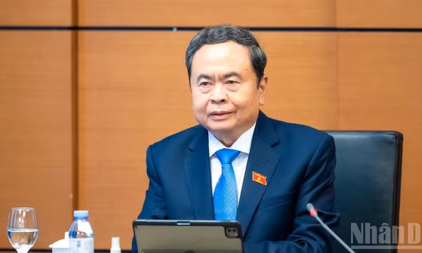 Chủ tịch Quốc hội Trần Thanh Mẫn phát biểu tại thảo luận tổ sáng 18/10. (Ảnh: DUY LINH)