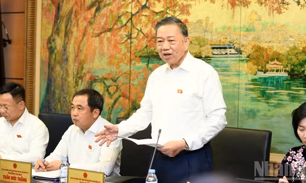 Tổng Bí thư, Chủ tịch nước Tô Lâm phát biểu trong phiên thảo luận tổ sáng 17/10. (Ảnh: DUY LINH) 