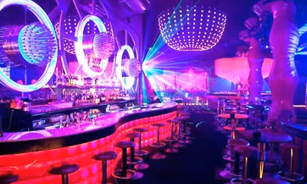 Kinh doanh dịch vụ karaoke, vũ trường là ngành, nghề kinh doanh có điều kiện về an ninh, trật tự.